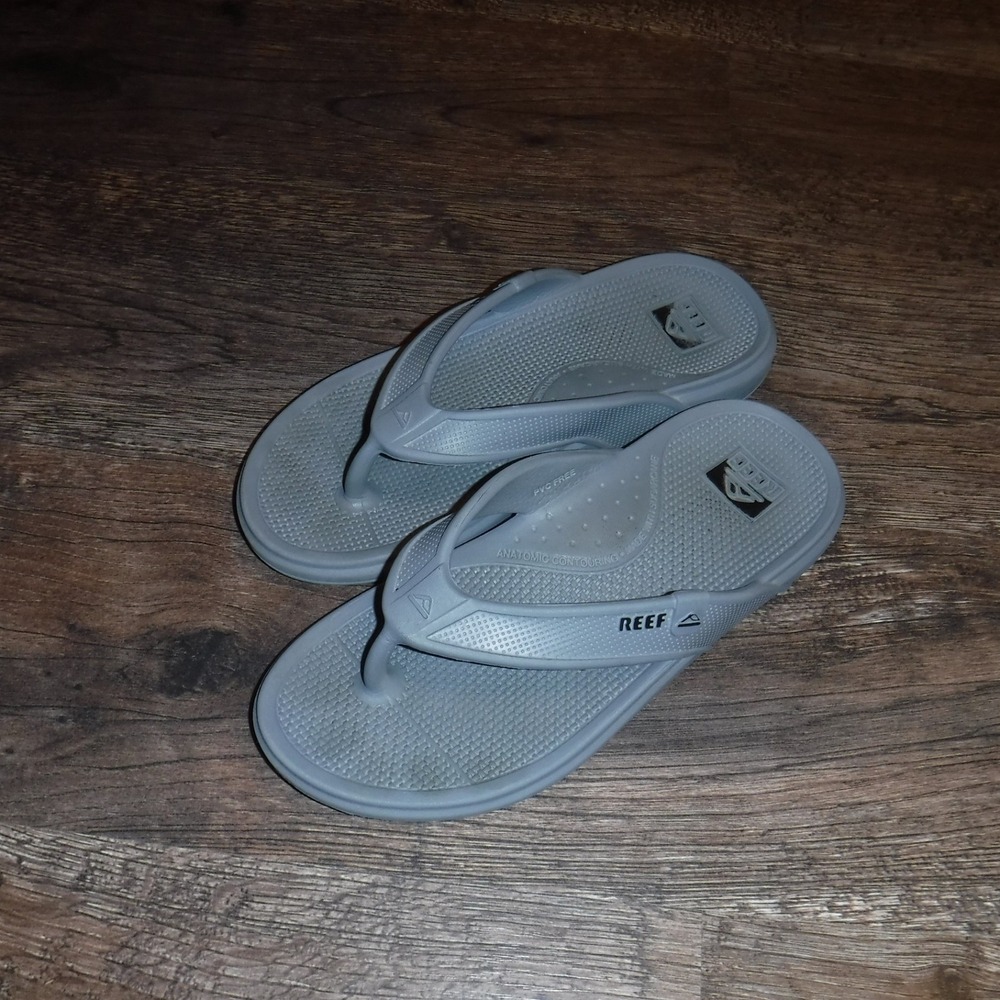 Reef Men's Gray Flip Flops Sandals USA 9 Beach Pool Casual Summer Shoes - Picture 7 of 8